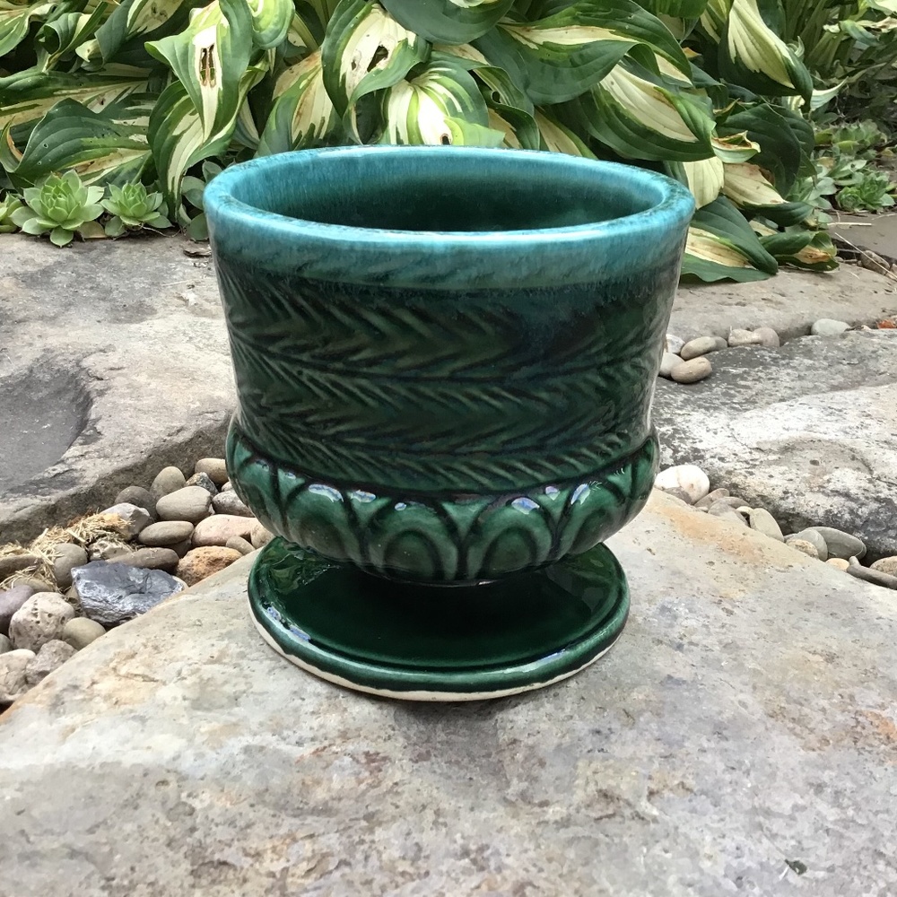 Hull Vintage Pedestal Planter Vase USA F84 4 1/2"